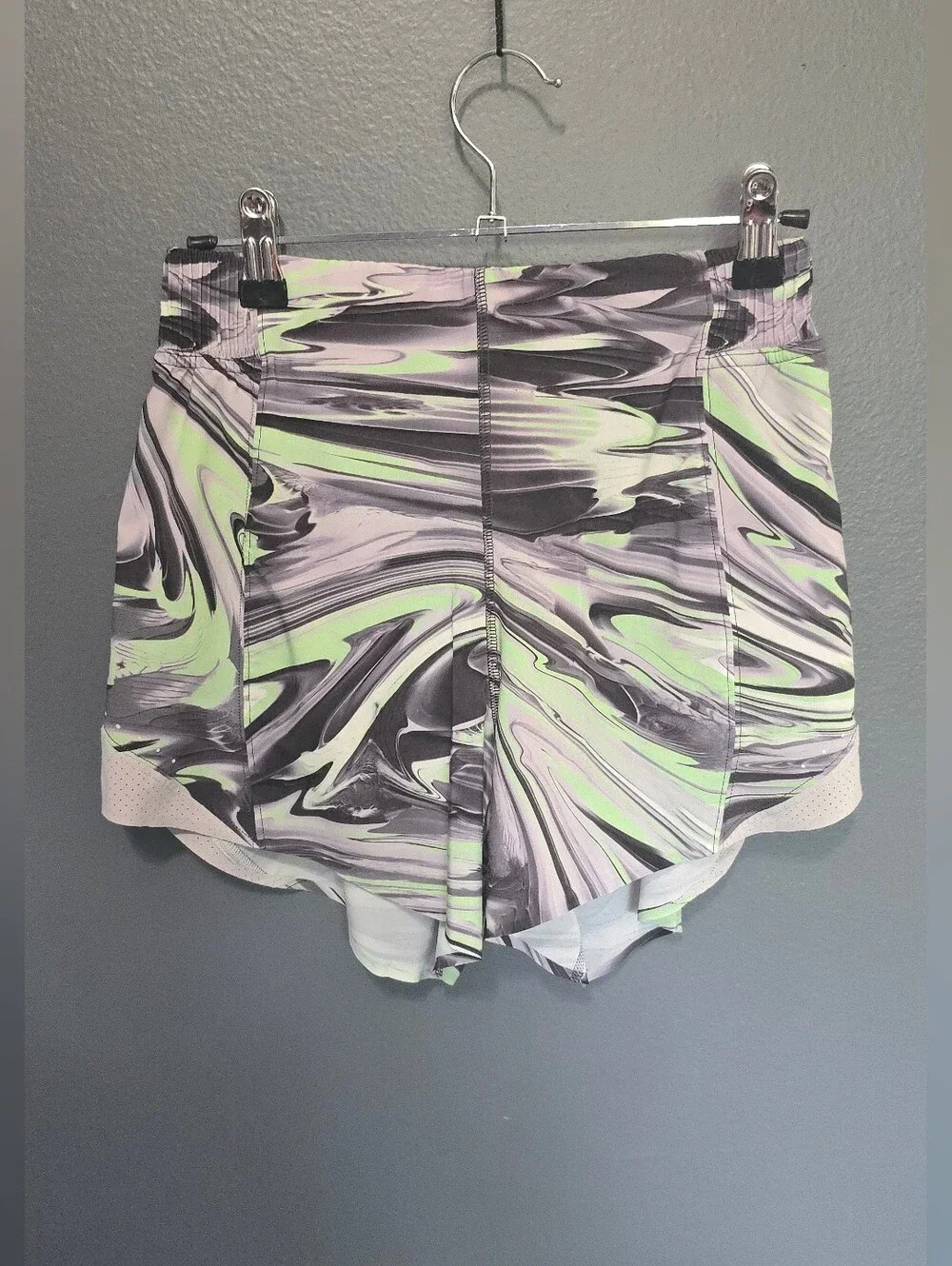 lululemon athletica Hotty Hot High-Rise Short 4